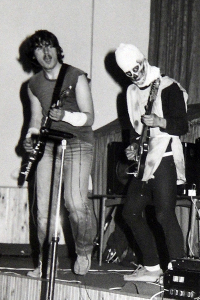 A halál Újkígyóson gitározik (1982)